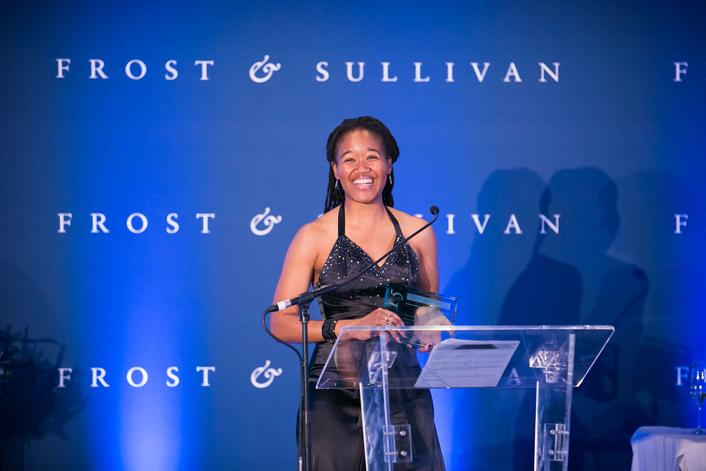 redaviasolar_rental-solar-power_frost-sullivan-company-award-2